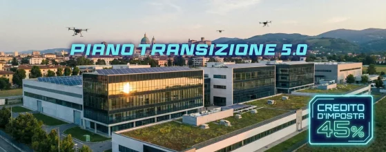 Complesso industriale moderno a Brescia con droni e pannelli solari. Testo sovrapposto: Piano Transizione 5.0 a Brescia e badge "Credito d'Imposta 45%".