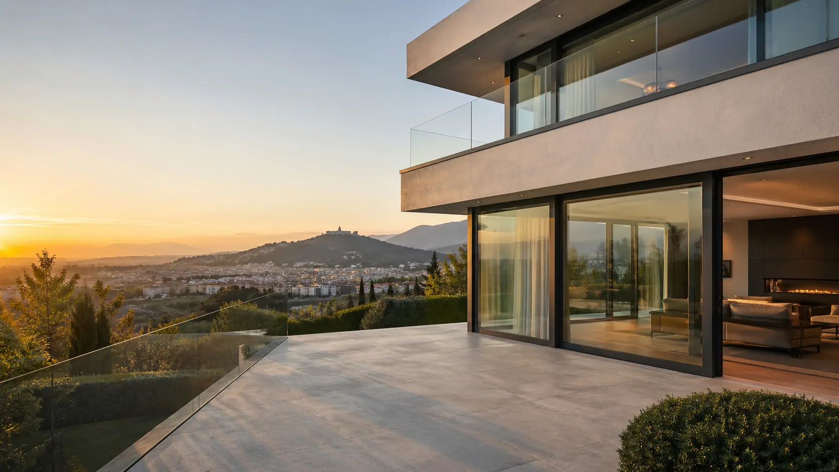 Villa moderna con vetrate panoramiche