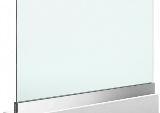 Parapetti in vetro e alluminio: sicurezza, design e personalizzazione per balconi e terrazze